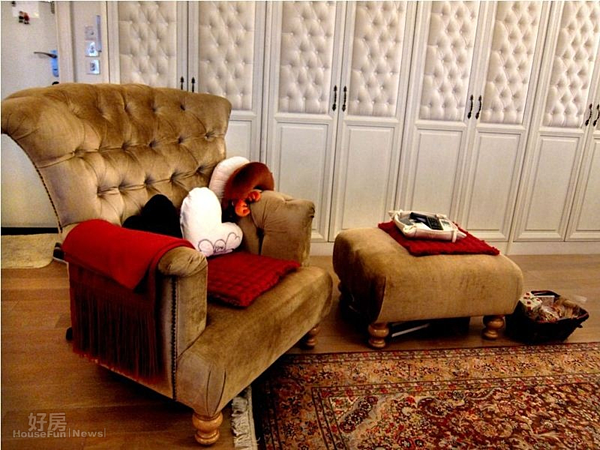 3.沙發是吳昌怡精心挑選造型,再請人依樣打造的。