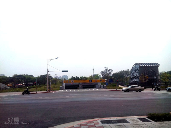 
3.正前方就是千坪的大安森林公園，坐擁永久寬敞的無敵景觀。