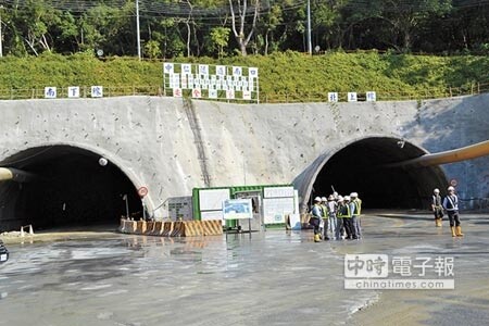 蘇花改動工3年多，已提了3次工程變更環差，圖為蘇花改中仁隧道。（本報資料照片） 