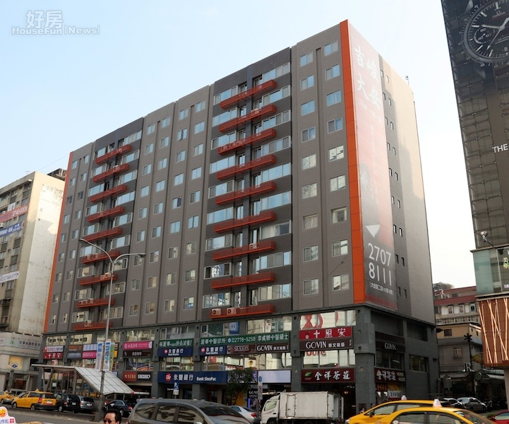 住安大樓拉皮過後,房價跟著水漲船高。