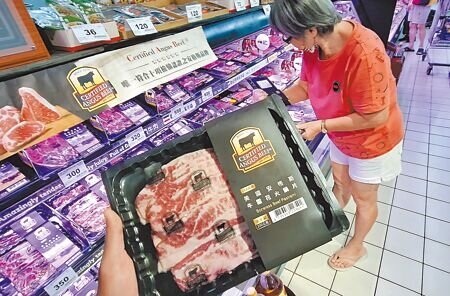 
美國對台灣對等關稅新稅率尚未出爐，傳出台灣政府將開放進口美牛內臟及絞肉。圖為在賣場內販售的美牛。（趙雙傑攝）
