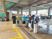 降雨又逢大潮　前鎮、東港成澤國