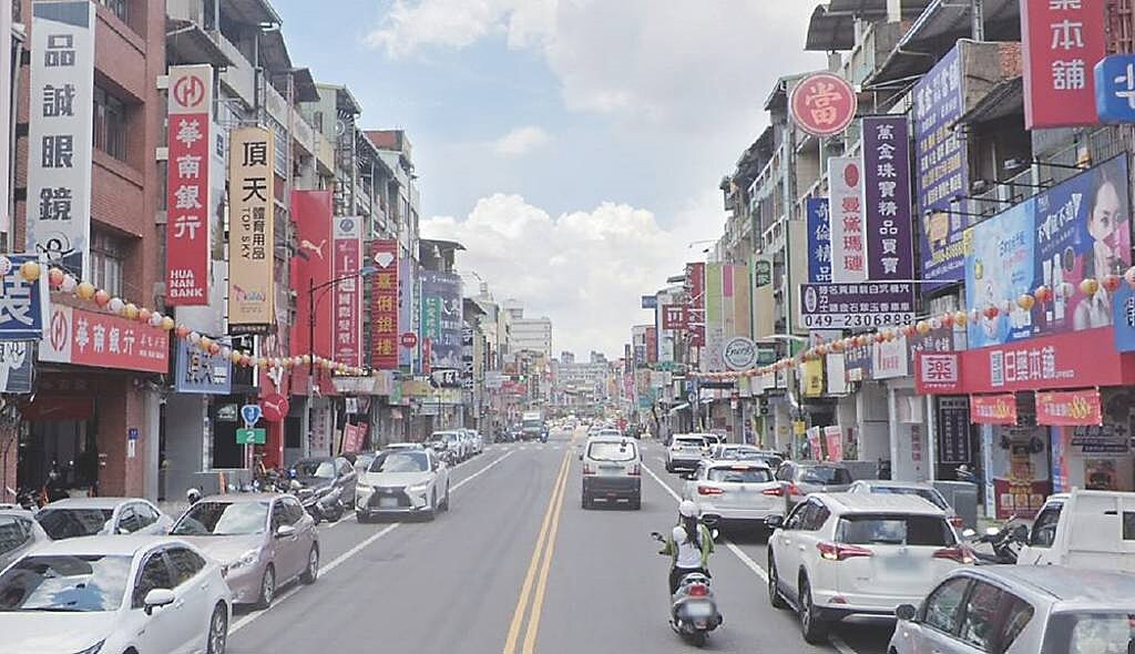 草屯熱鬧的中正路商圈。圖/業者提供