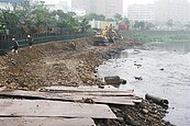 南崁溪邊溝通邊整治　地主抗議未協商