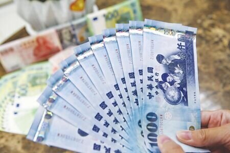 
新台幣強升，多家國銀透過數位帳戶推出外幣高利定存商品吸引客戶。圖∕本報資料照片
