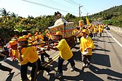 高雄紫竹寺遶境登場　當地人：比過年還重要