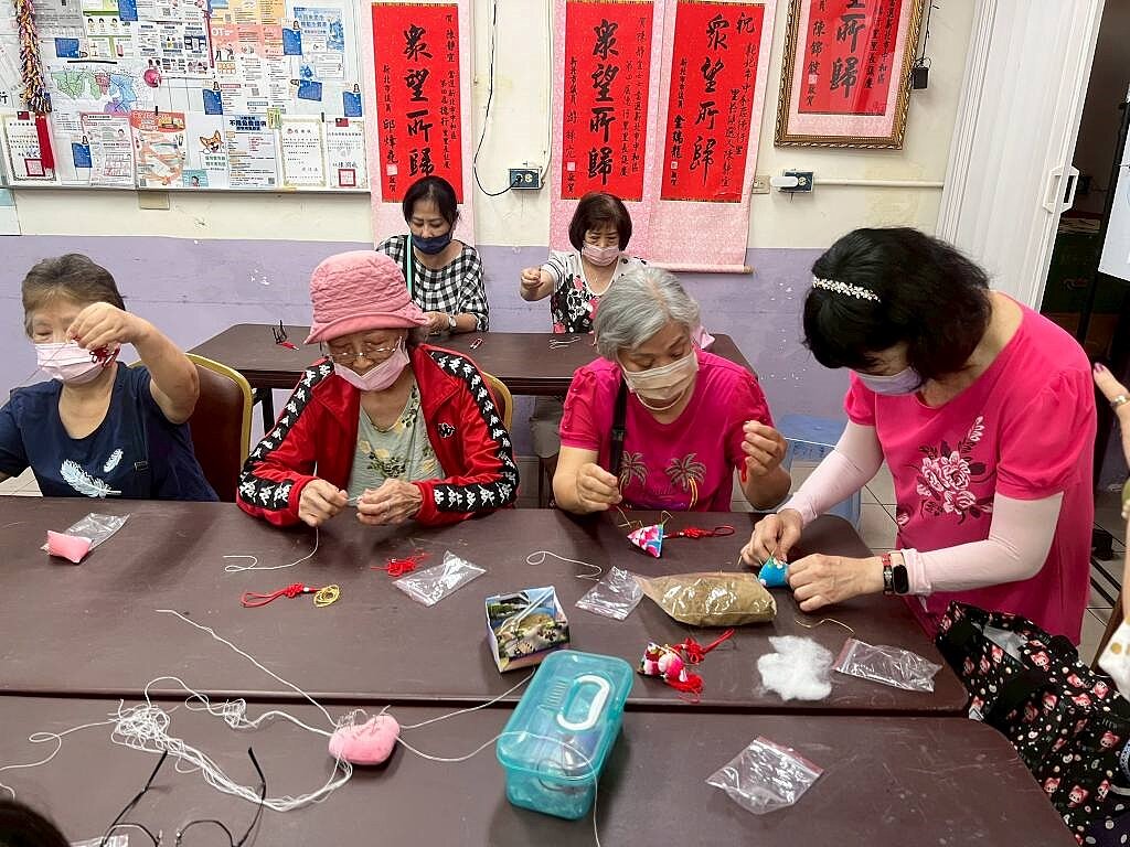 德里里端午節手做香包活動