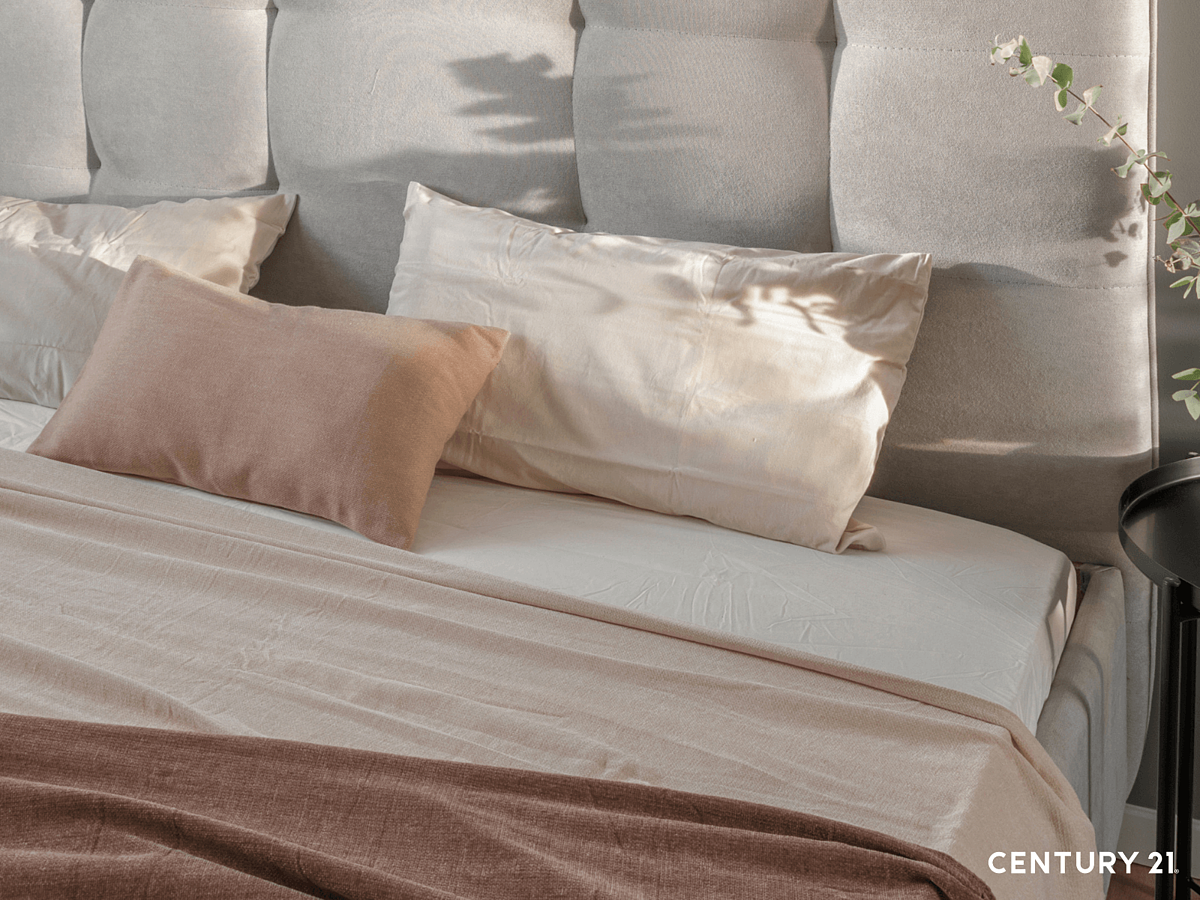 使用亞麻與雪紗材質，從觸感實現居家物理降溫，讓身體也能感受到清涼。圖／21世紀不動產提供