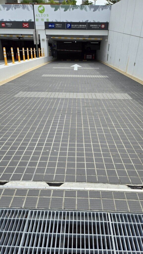 車道磚載重、防滑，高硬度。 圖:晉大陶瓷提供