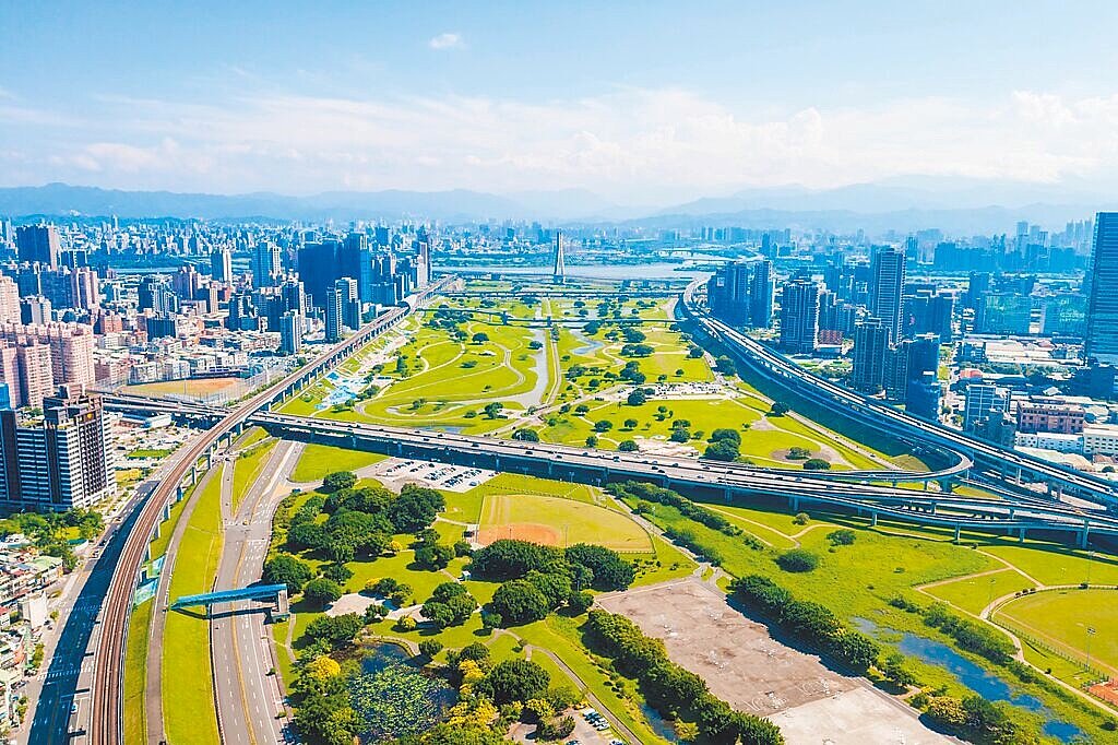 新北三重房市買氣續熱,尤其是二重疏洪道重劃區左岸交易活絡。(海悅提供/王莫昀台北傳真)