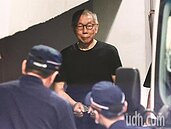 柯文哲買商辦被租客「霸占」…陳佩琪想談也被擋　怒提告討房！