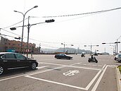 路口常車禍　原來是號誌未同步