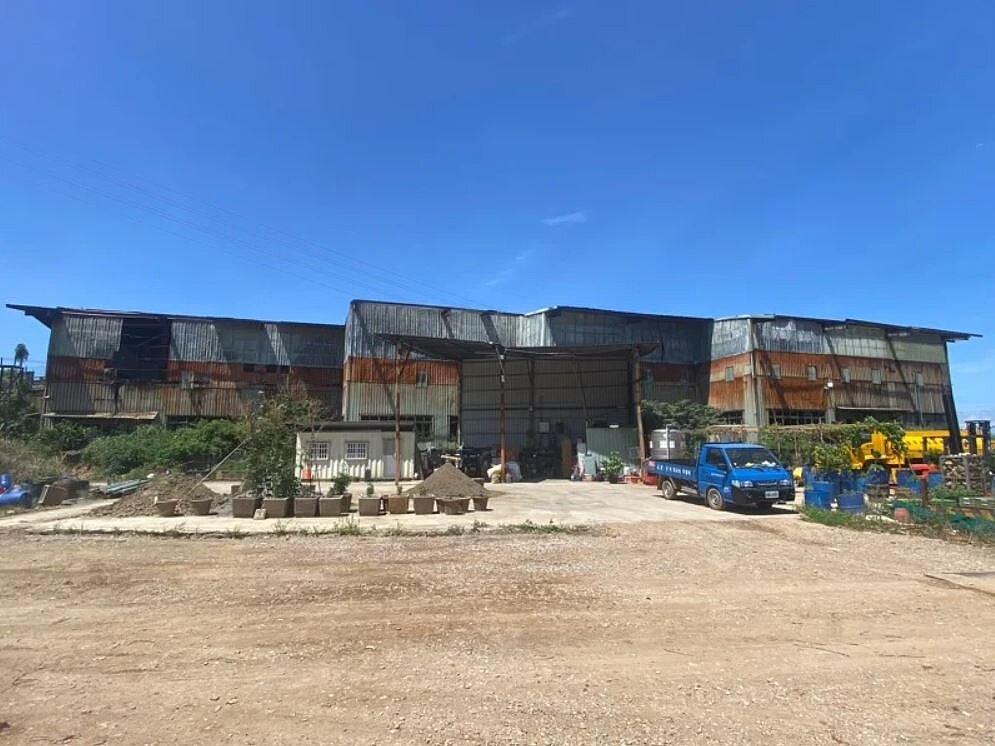 桃園市會稽掩埋場今年2月大火,鐵皮建物結構有安全疑慮,環保局計畫拆除,掩埋場存廢成地方關注焦點。記者陳俊智/翻攝