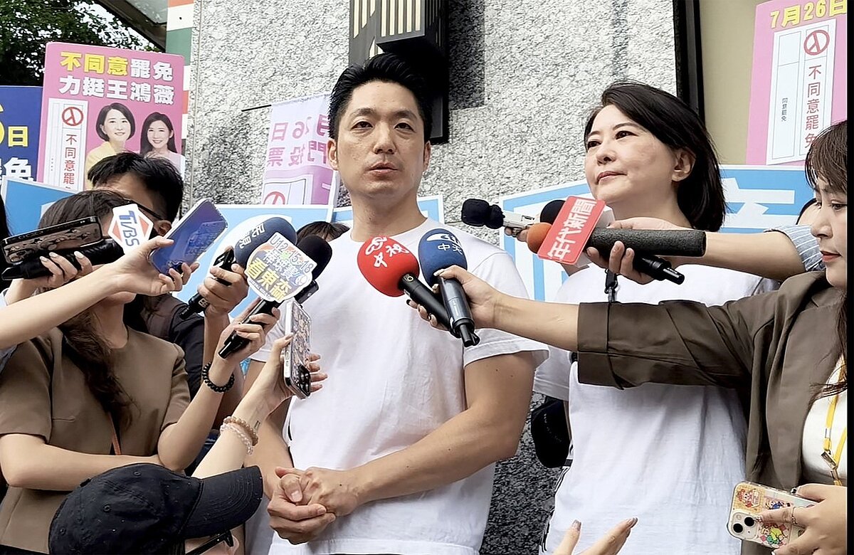 北市愛國東路、總統官邸旁,昨發生乳癌名醫周佳正遭轉彎公車撞死不幸,台北市長蔣萬安表示第一時間已指示相關局處,包括依法咎責;公車業者要有策進作為;交通局也會到現場了解目前斑馬線退縮情形,進行整體評估調整。圖/聯合報記者林俊良攝影