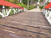 中央公園破損多　挨批門面差