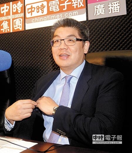 冷暖自知 參加國民黨台北市長初選的連勝文27日在本報接受專訪表示,宣布參選1個多月來有如「寒天飲冰水」。(季志翔攝)