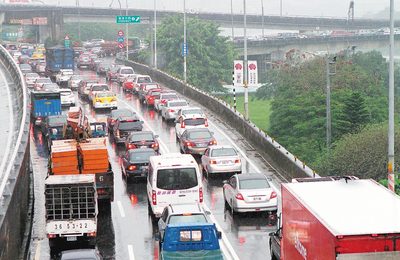 為避免清明塞車潮,國道五號將展開高承載管制。 報系資料照片