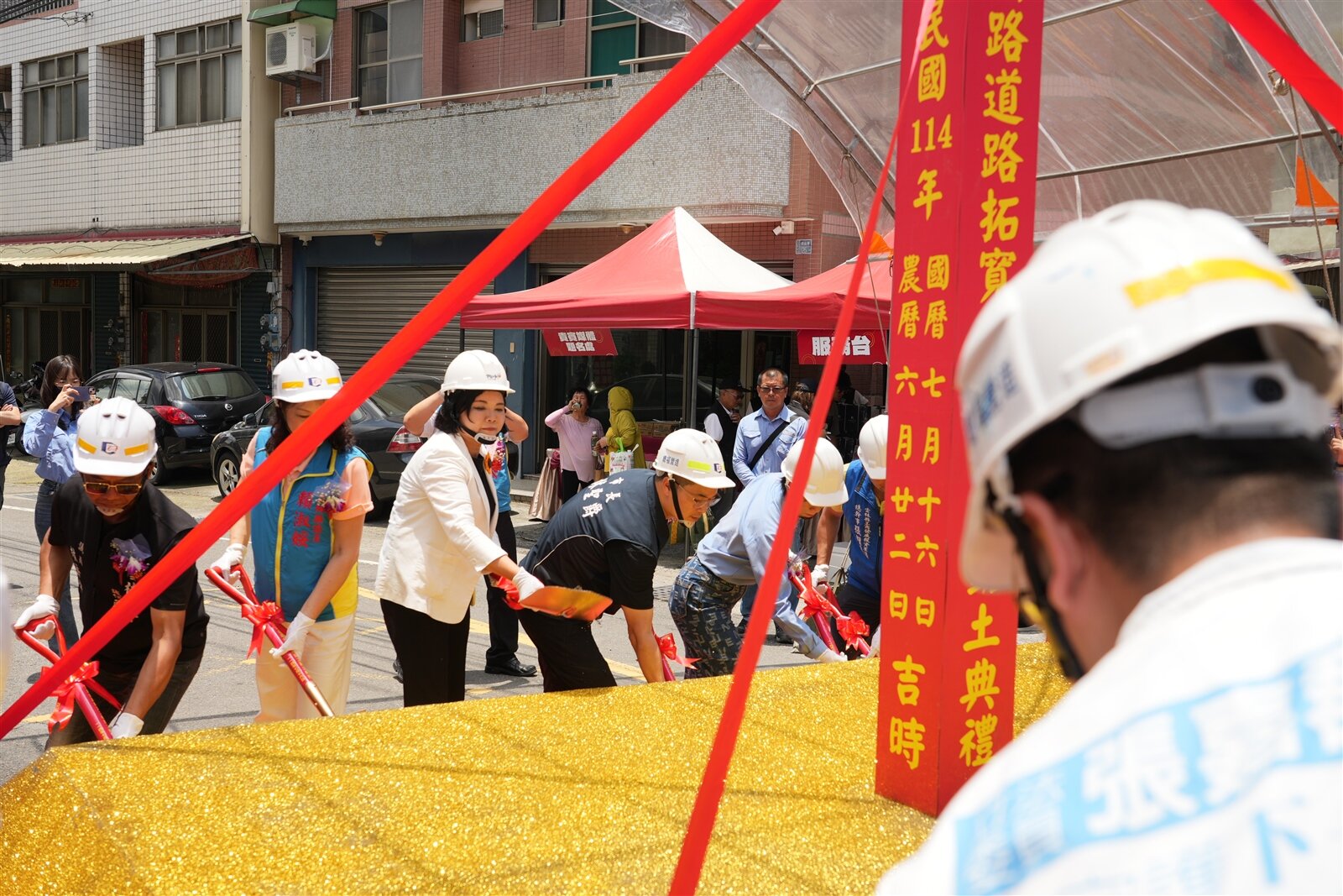 雲林縣斗六市工湖路毗鄰斗六工業區，是主要聯外道路之一，但路寬不足致難以會車、交通壅塞，縣府與斗六市公所分攤工程總經費1.9億元，將把工湖路拓寬至12公尺，今天動工。記者陳雅玲／攝影 