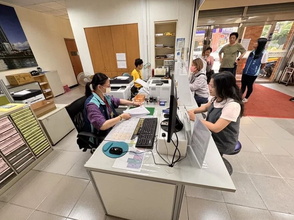 基隆市府在信二路北區國稅局信義稽徵所1樓設「地政便民工作站」,跨機關合作,可同時辦理地政、國稅業務。圖/基隆市府提供