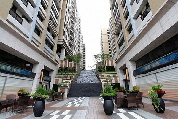 5.社區規劃8間店面及404戶住家,是相當大的社區。