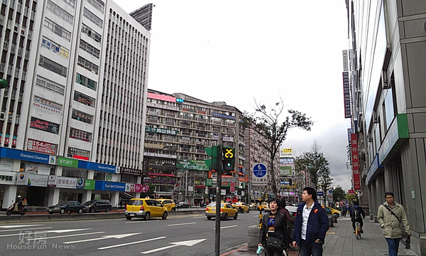 東區 店面 頂好商圈 (好房News記者林美欣拍攝)