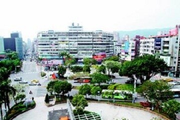 固建設在北市正天母推出豪宅「天鑄」,開出一坪220萬元新天價,不但市場震撼,也讓正天母房市再受各界注目。 記者蘇健忠/攝影