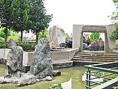 巨石造景　濁水車站很藝術