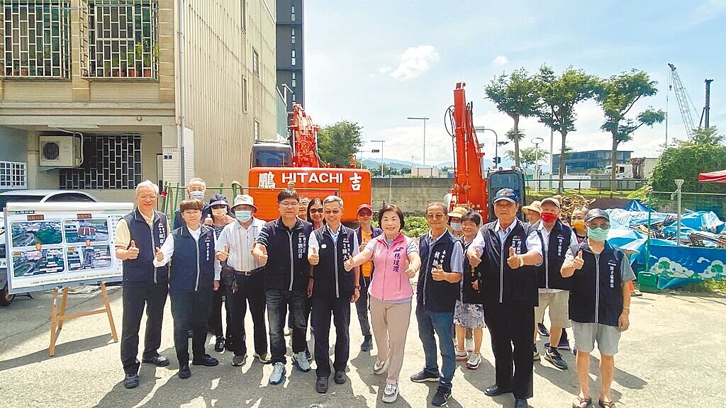 台中市潭子區與北屯區,居民往返須繞行1.5公里,立委楊瓊瓔爭取道路銜接工程,路程將縮短僅剩50公尺距離。圖/楊瓊瓔服務處提供