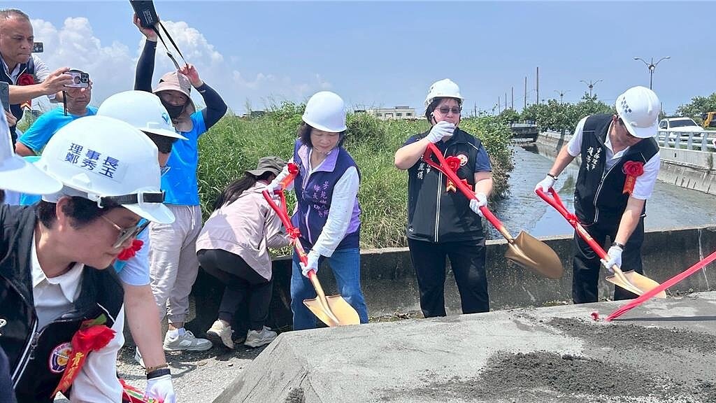 彰化芳苑鄉漢寶中3橋獲嘉義市嘉邑行善團捐贈橋樑改建經費500萬元，17日舉辦改建動土典禮。圖／芳苑鄉公所提供