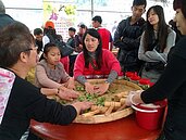 水里梅子節　民族橋上熱鬧登場