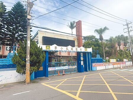 竹圍國小將於明年8月搬遷至竹圍國中。(廖姮玥攝)