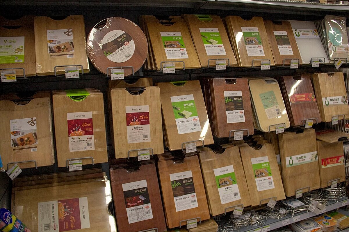 黃麴毒素是世界衛生組織認定的一級致癌物,秀傳醫療體系總院長黃士維提醒,包括穀物、堅果、果乾、香料、木製廚具,甚至動物性食品,都可能因保存或製程不當而受到污染。示意圖/維基百科