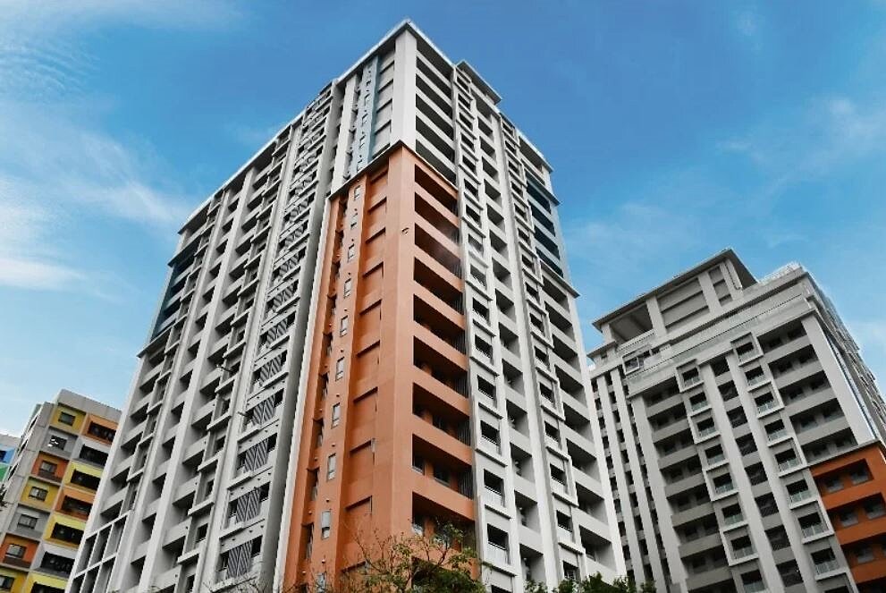 北市青年社宅二期日前被議員爆出淪為AV色情影片拍片場,經查住戶竟是以幼兒唱遊、日文手作等名義申請到的青創戶,市長蔣萬安下令嚴查,檢調今雖已罪嫌不足不起訴,但住都中心表示,該住戶已違反相關契約,將於31日前終止契約。圖/取自北市都發局官網