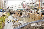 自由街排水整治　溝上人家將拆除