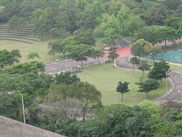 3.高樓層俯瞰萬坪石潭公園。