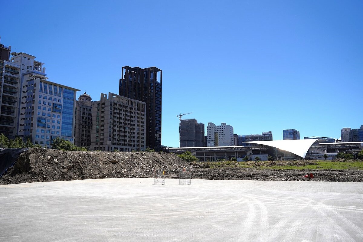 宏匯新竹高鐵特區雙塔基地現況。圖／新竹縣政府提供