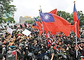愚人節立院拉鋸戰　2兵相接、警夾中間