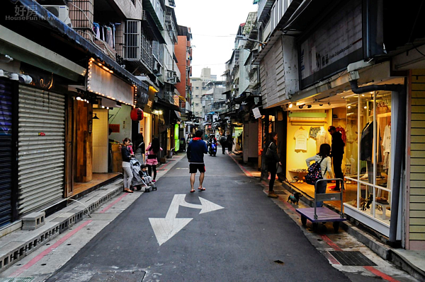 師大夜市商圈店面街景。(好房News記者 陳韋帆/攝影)