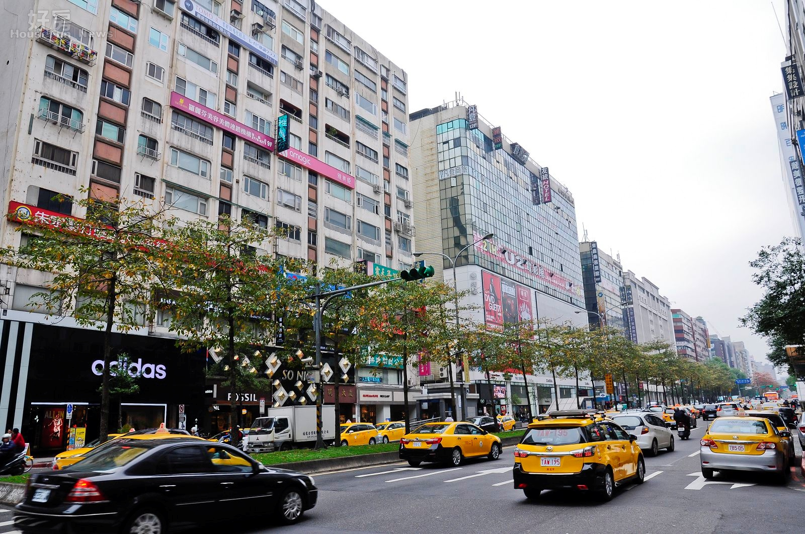 忠孝東路四段街景。(好房News記者 陳韋帆/攝影)