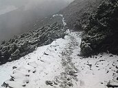 玉山又飄雪　清明早晚溫差大