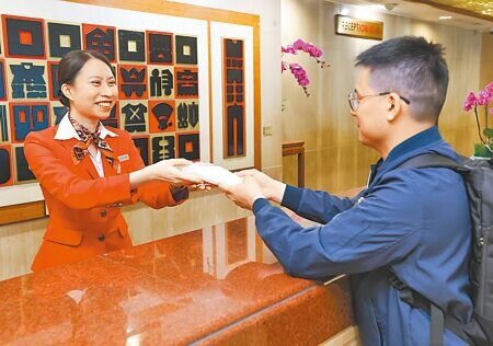 今年起旅宿業不得主動提供小容量洗沐用品與一次性備品,消基會調查172家旅宿發現,近6成業者採取收費模式。(本報資料照片)