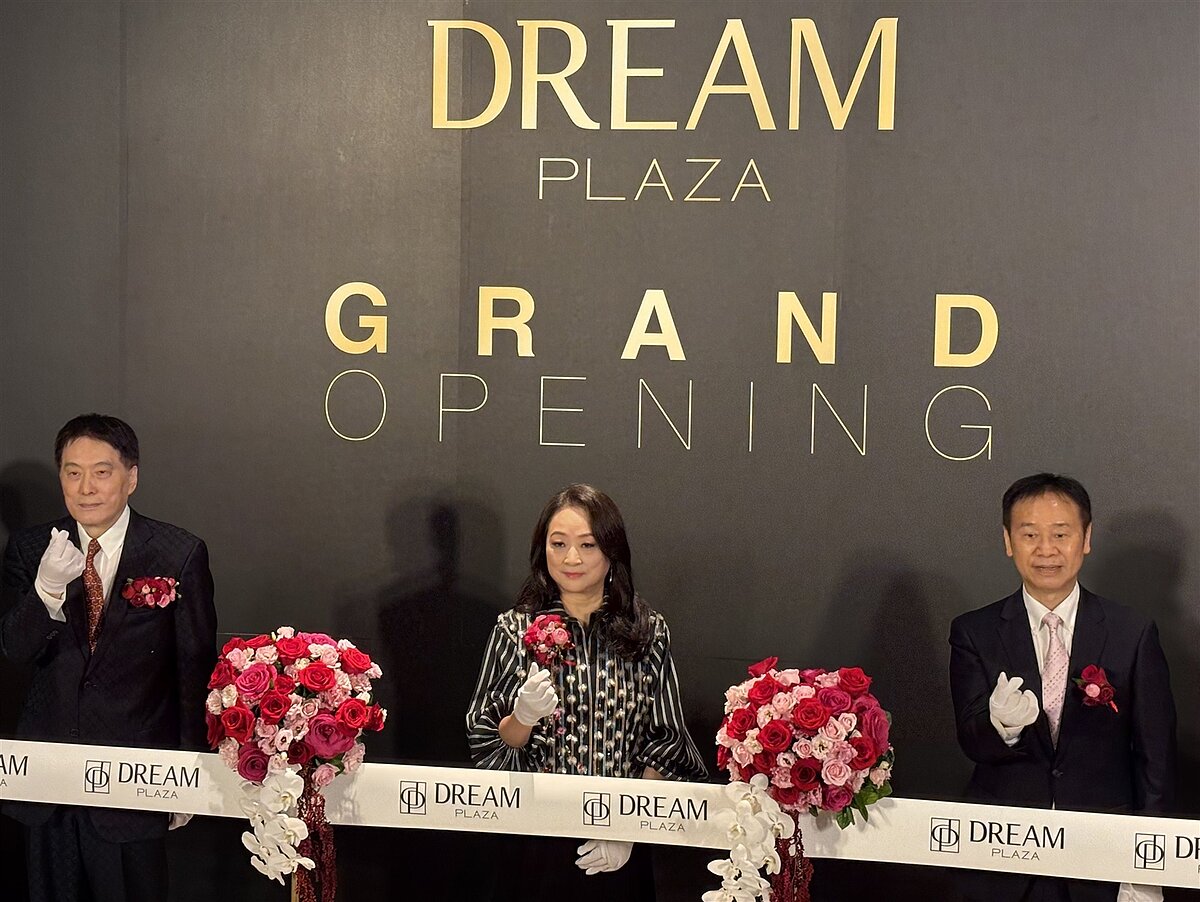 統一集團董事長羅智先在DREAM PLAZA開幕活動上妙語如珠，與夫人同時也是集團美麗事業董事長高秀玲一來一往的對話成為現場焦點。圖／記者嚴雅芳攝影