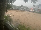 台9線南迴公路落石、土石泥流致道路阻斷　估今傍晚至晚間陸續搶通
