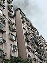 淡水社區大樓起火濃煙直竄　男童無法下樓吸入濃煙急送醫