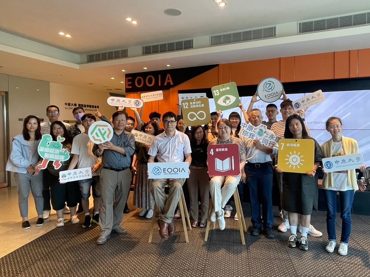 中原大學培育「綠領人才」不遺餘力,教職員工生積極參加各項環保專業證照考試。圖:中原大學提供