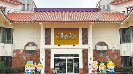 高雄蓮潭物產館閒置超過1年,高市府觀光局近期已招商成功,最快明年下半年營運。(柯宗緯攝)