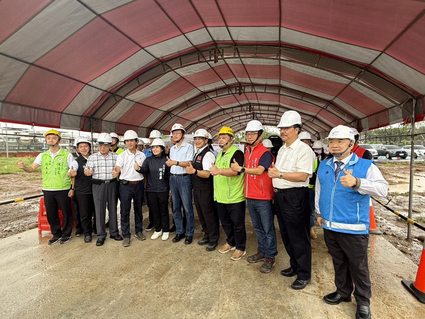 桃園市長張善政視察大溪區埔頂轉運站新建工程,指示希望轉運站後年初落成啟用,「送大溪鄉親的禮物」。記者曾增勳/攝影