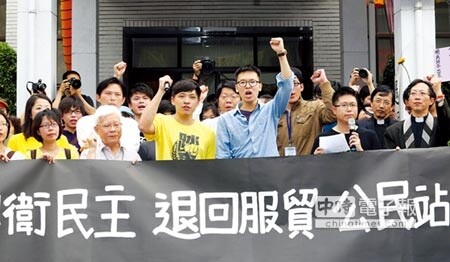 反服貿團體30日集結上凱道,法人看如果反服貿抗爭遊行未擴大衝突,周一指數3月的月線收紅機率高。圖/本報資料照片