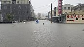 大豪雨狂炸！台南後壁-新營站「水淹軌道」目前單線雙向通行