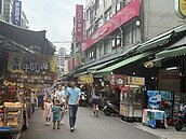 湧蓮寺部分攤商影響公有建物出入口...撤攤大限將至　市場處：商圈沒消失